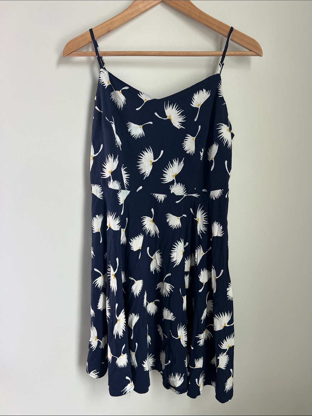 Old Navy | The Cami Dress in Navy White Floral-Print Spaghetti Strap Size LP